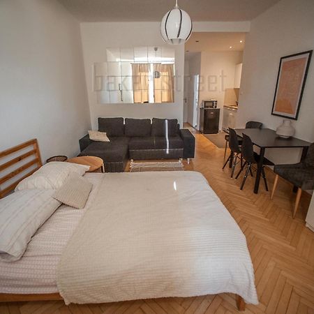 One Bedroom Apartment Close To Prague Castle Exterior foto